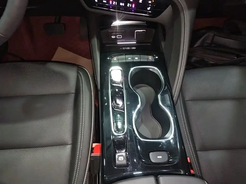 Фото 14 - Buick Envision Plus