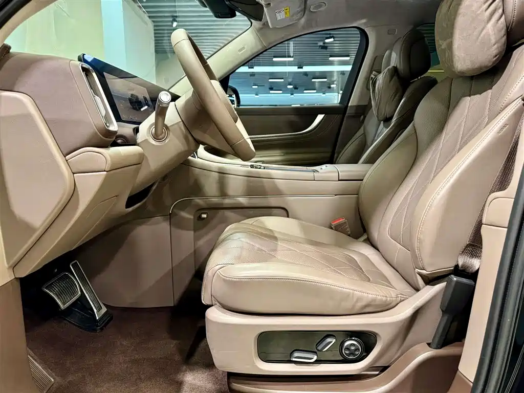 AITO Wenjie AITO M9 2024 Model Extended Range Ultra Edition 52kWh 5-Seater фото 17