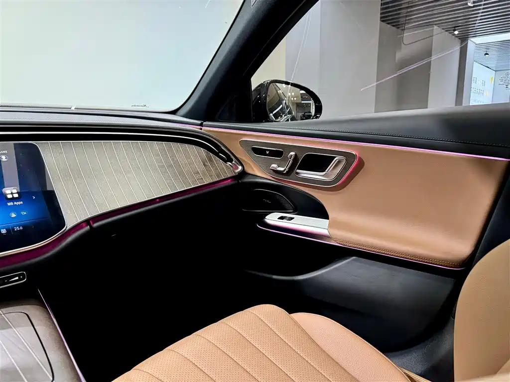 Mercedes-Benz E-Class 2024 E 300 L Fashion фото 27
