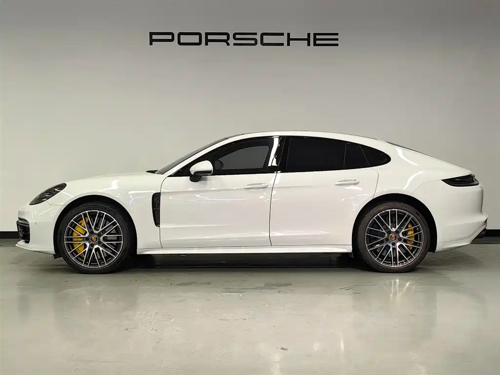 Photo 5 - Porsche Panamera