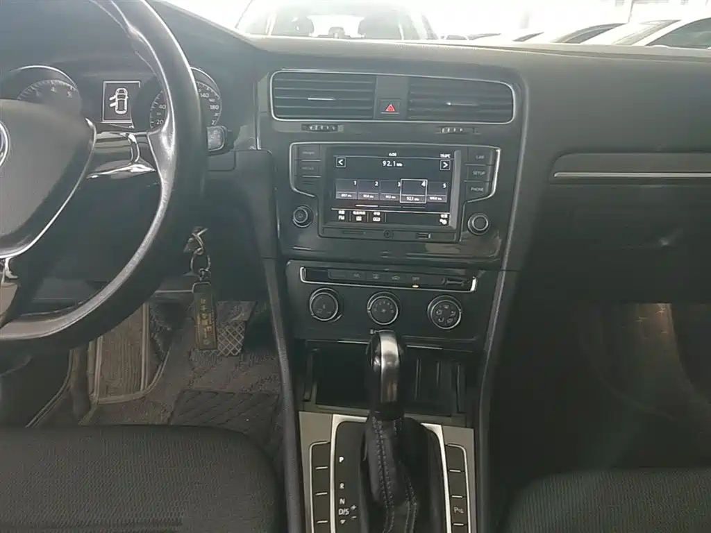 Volkswagen Golf 2017 1.6L Auto Comfort Millionth Edition фото 13