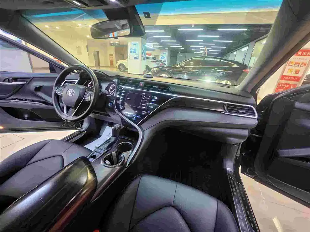 Toyota Camry 2018 2.5G Luxury Edition фото 11