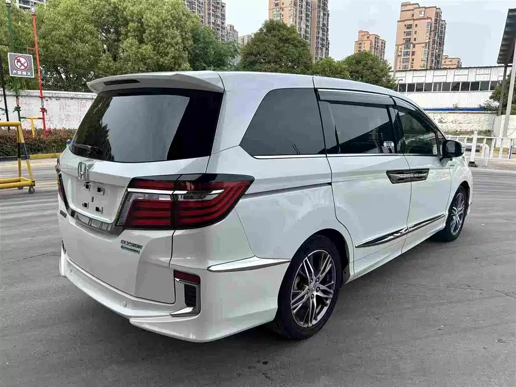 Honda Elysion 2019 2.0L Hybrid Luxury Edition фото 5