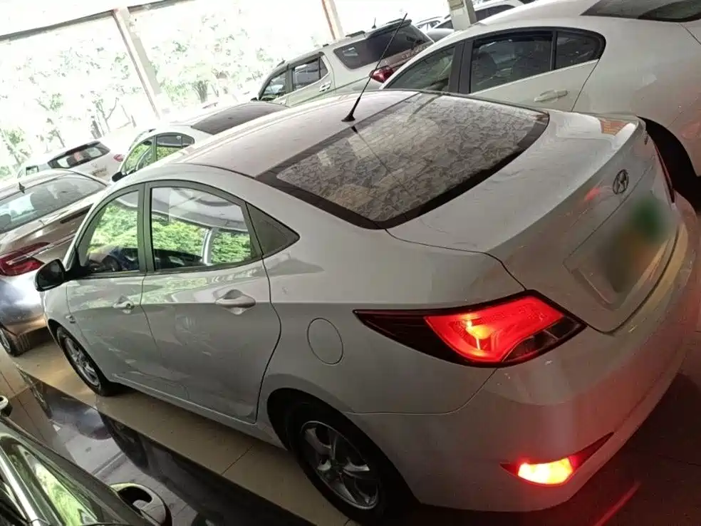 Hyundai Verna 2014 1.4L Automatic Smart GLS фото 3