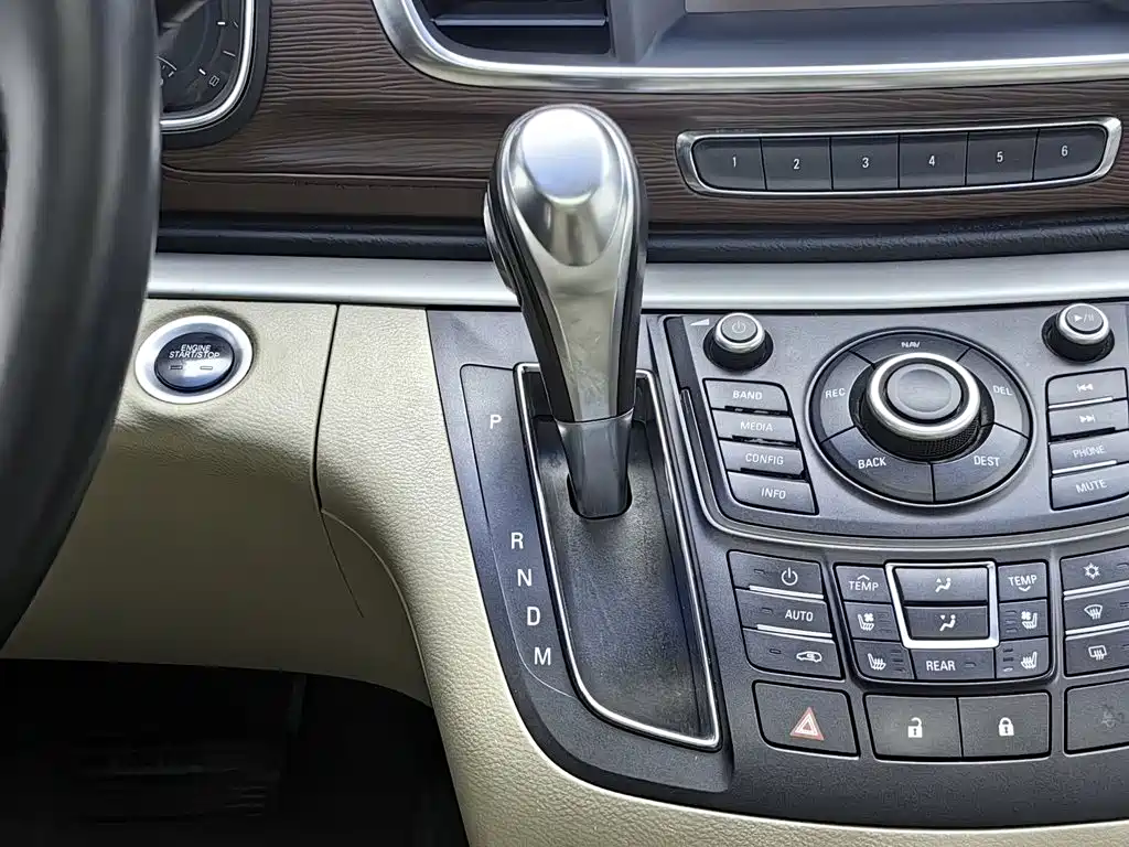 Photo 13 - Buick GL8