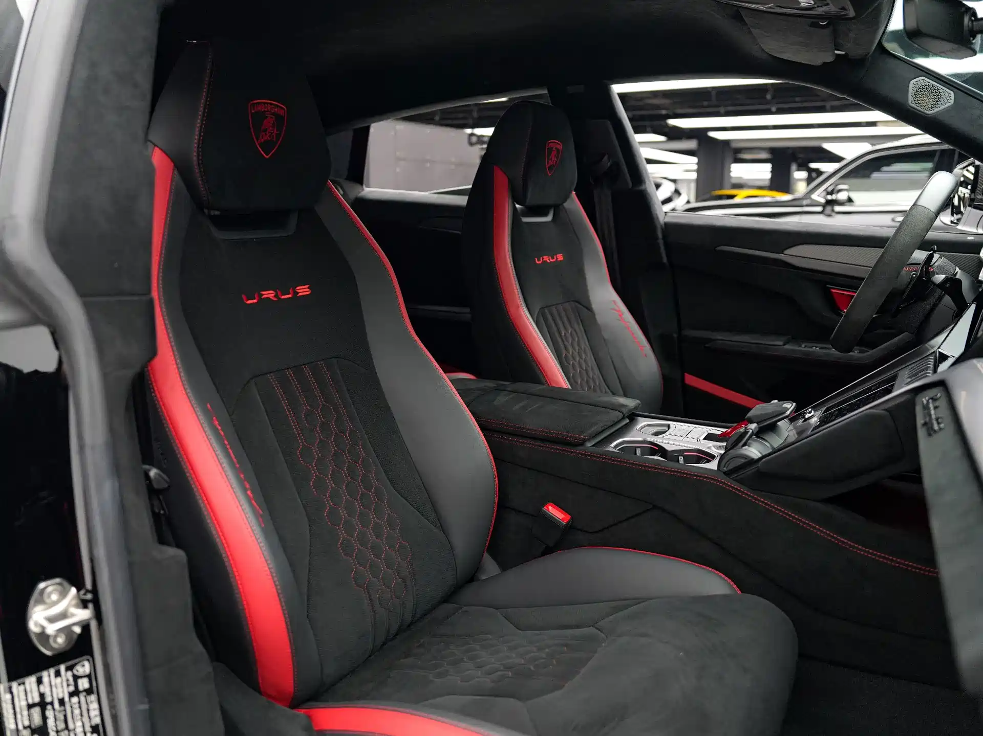 Фото 33 - Lamborghini Urus