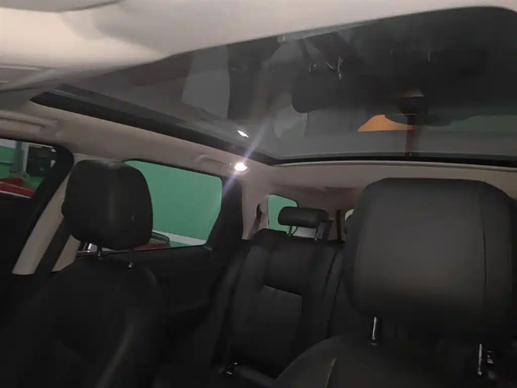 Land Rover Discovery Sport 2017 2.0T HSE фото 18