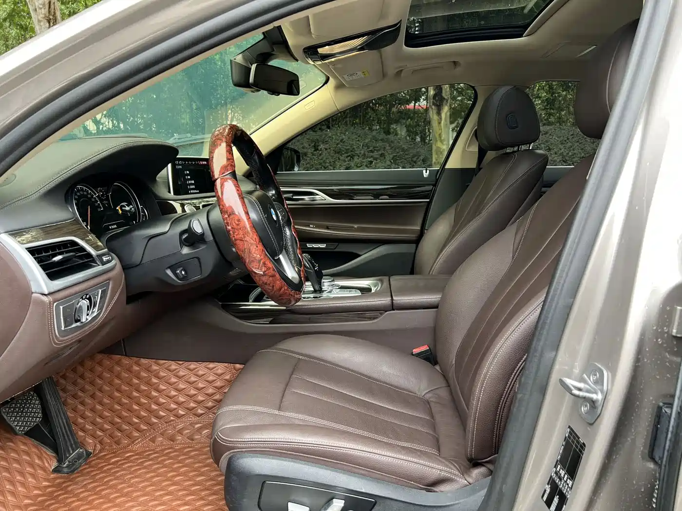 Photo 4 - BMW 7 Series