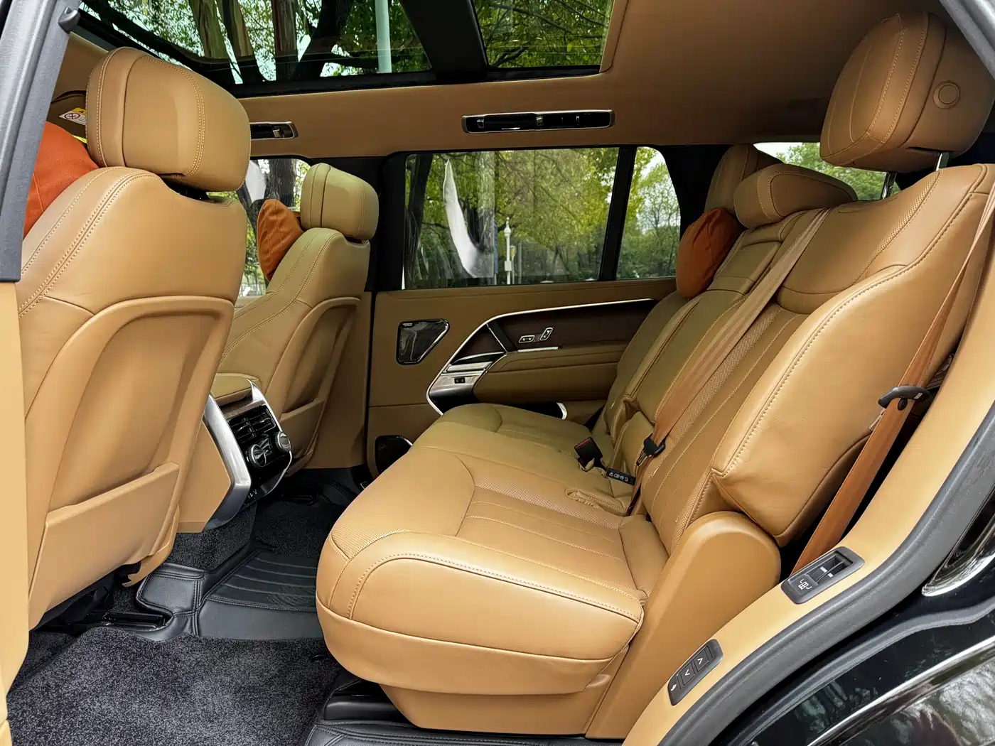 Land Rover Range Rover 2024 3.0 L6 400PS Golden Age Extended 7-Seater фото 6