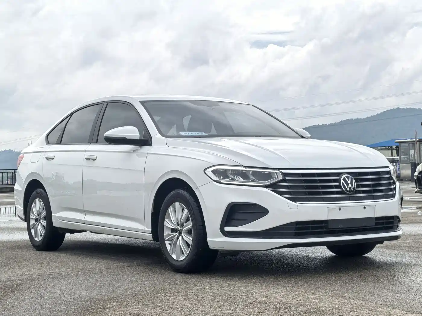 Volkswagen Lavida 2023 Facelift 1.5L Auto Full Comfort Edition фото 3
