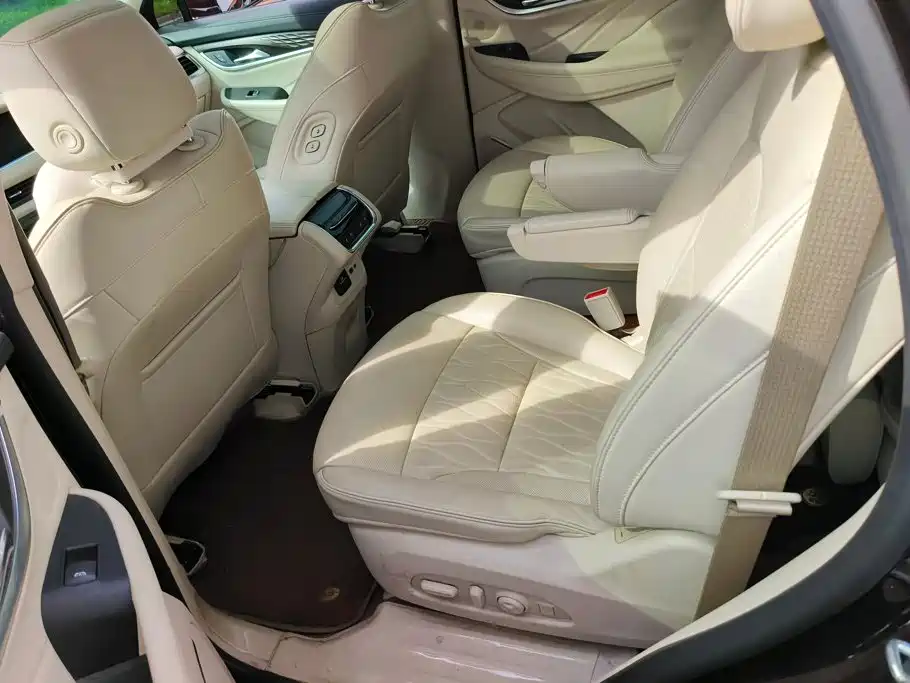 Buick Enclave 2023 2022 652T 4WD Avenir 6-Seater