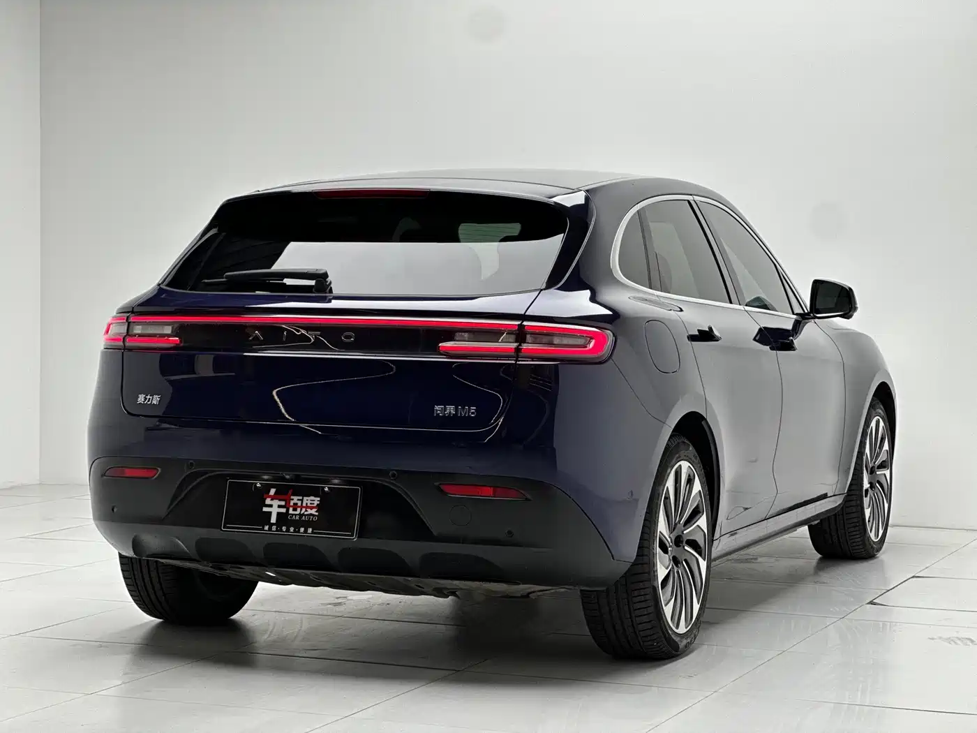 AITO Wenjie AITO M5 2022 Extended Range AWD Performance Edition фото 4