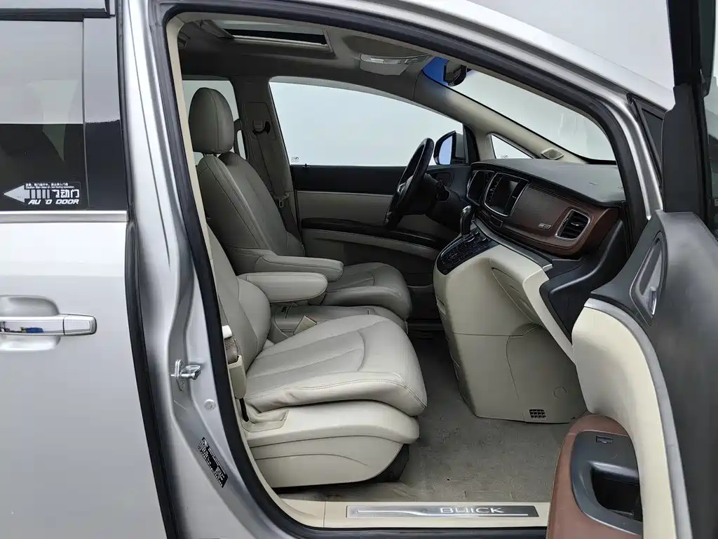 Photo 23 - Buick GL8