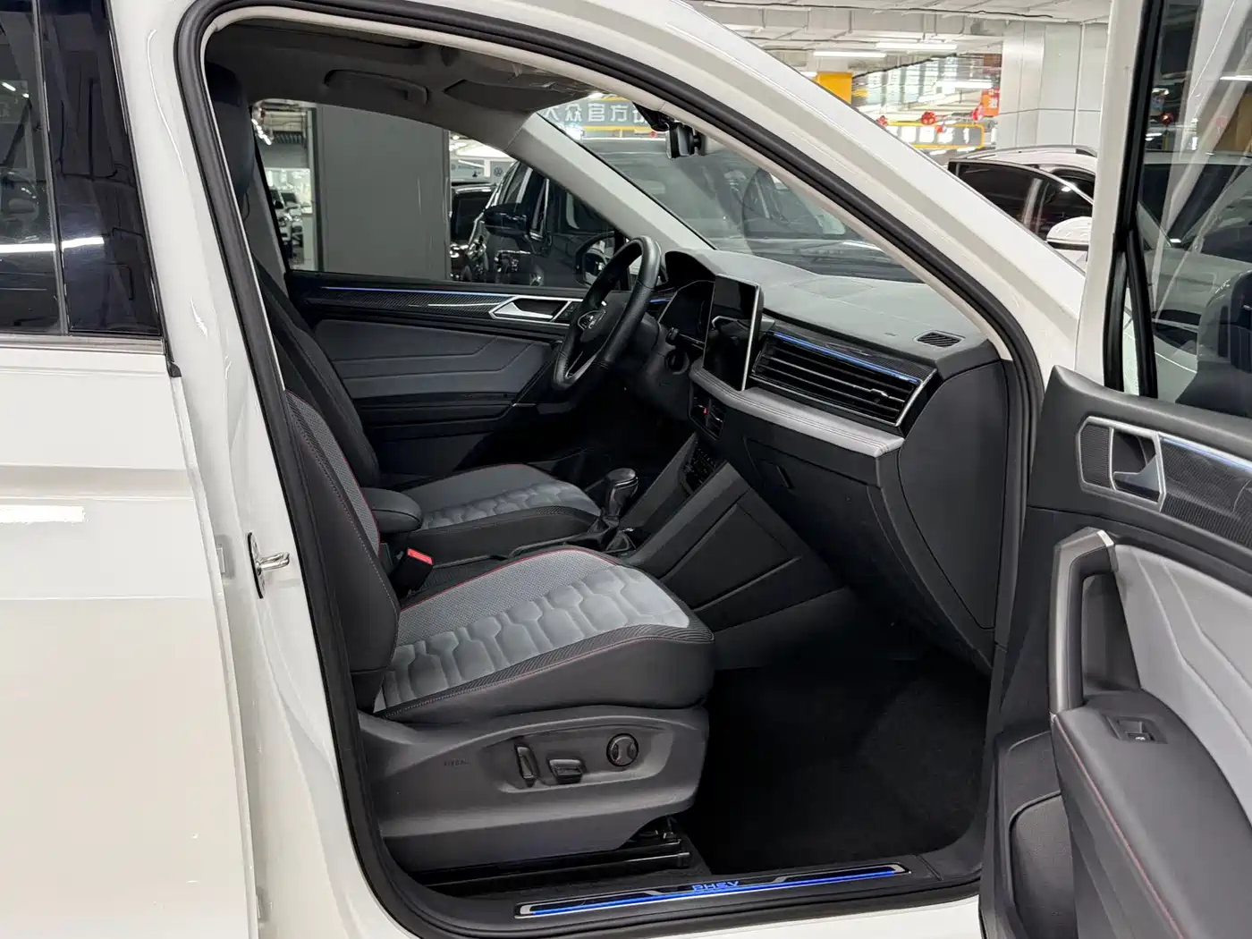 Volkswagen Tiguan L PHEV 2022 430PHEV Plug-in Hybrid Flagship Edition фото 13