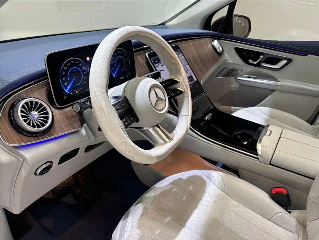 MERCEDES-BENZ EQE SUV