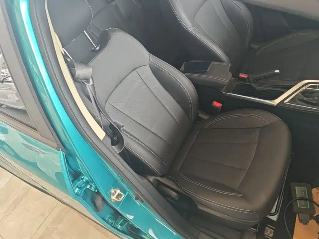 Фото 25 - Geely Vision X3