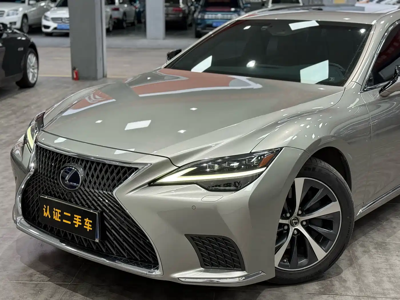 Lexus LS 2021 500h Excellence Edition фото 13