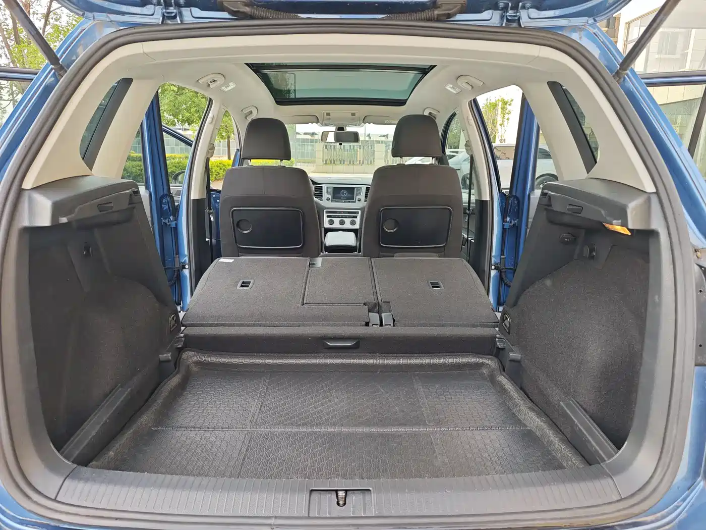 Volkswagen Golf Sportsvan 2016 230TSI Automatic Progressive фото 15