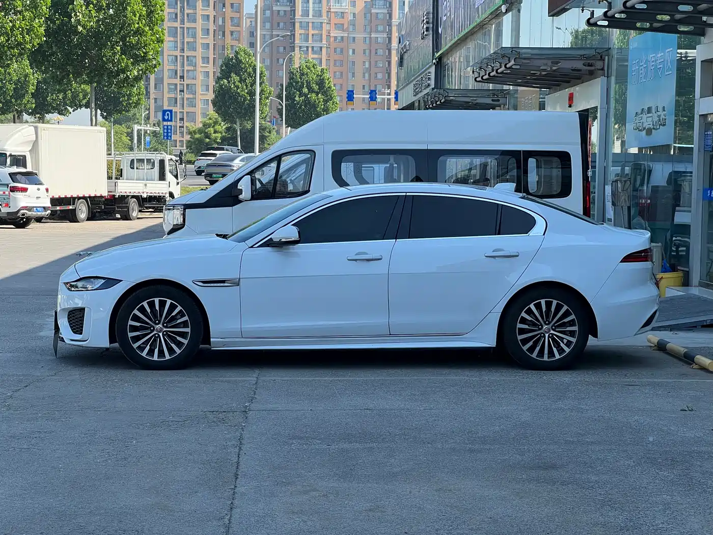 Jaguar XEL 2020 2.0T 200PS R-DYNAMIC S Progressive Sport Edition фото 4
