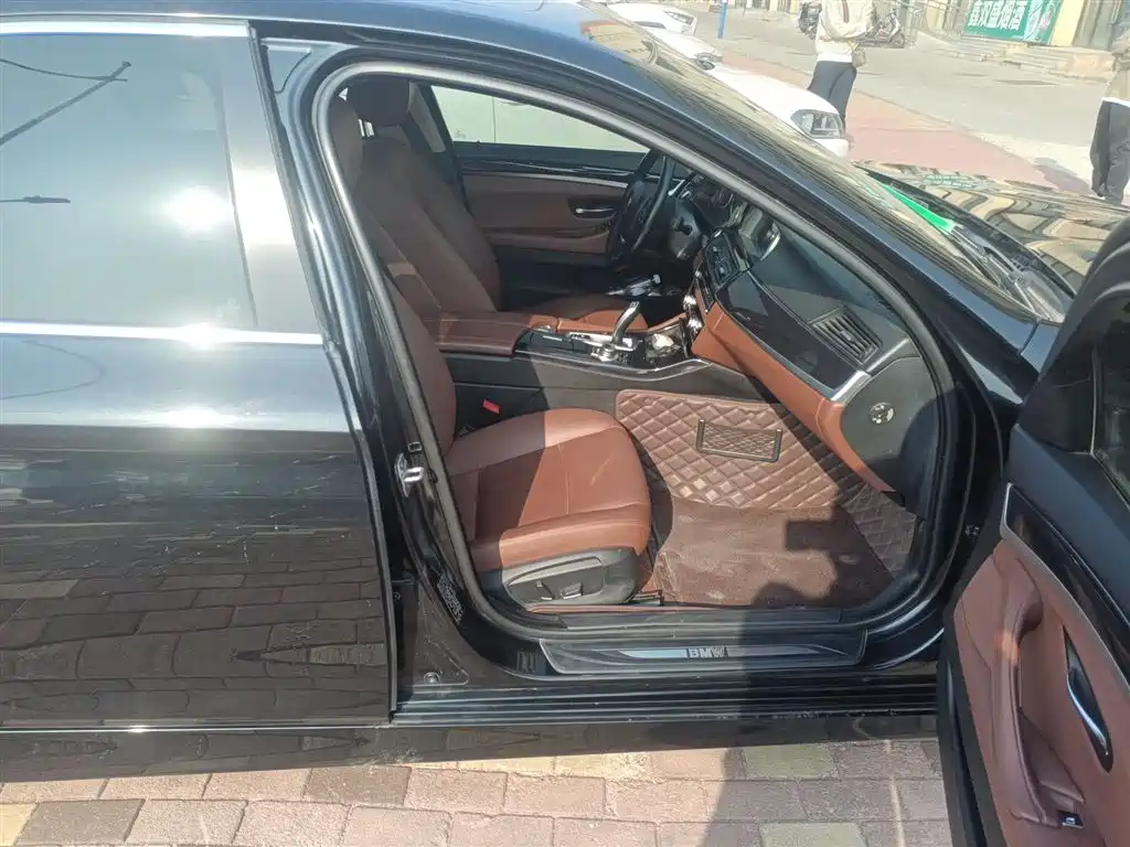 BMW 5 Series 2017 520Li Classic Edition фото 23