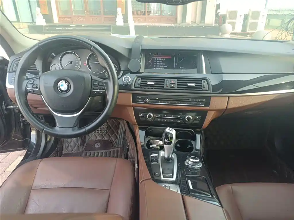 BMW 5 Series 2017 520Li Classic Edition фото 13