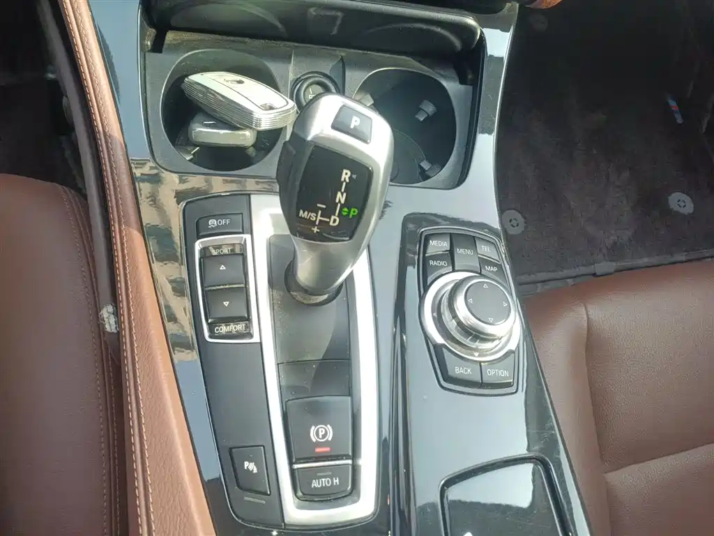 BMW 5 Series 2017 520Li Classic Edition фото 7