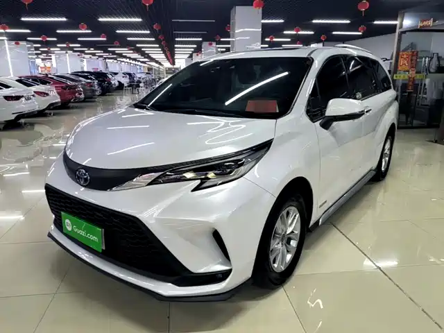 Toyota Granvia 2.5L, гибрид, Комфорт