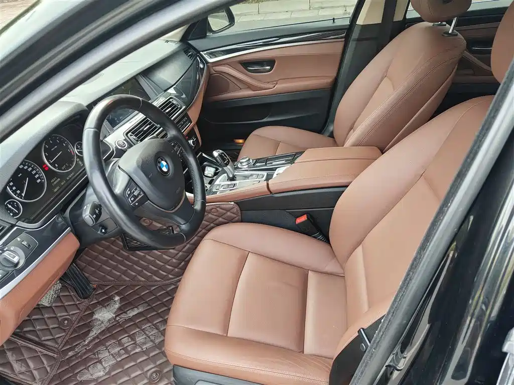 BMW 5 Series 2017 520Li Classic Edition фото 16
