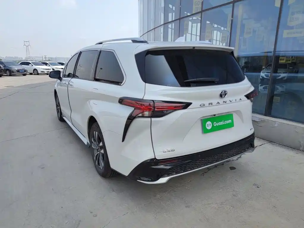 Toyota Granvia 2025 2024 2.5L Hybrid Luxury