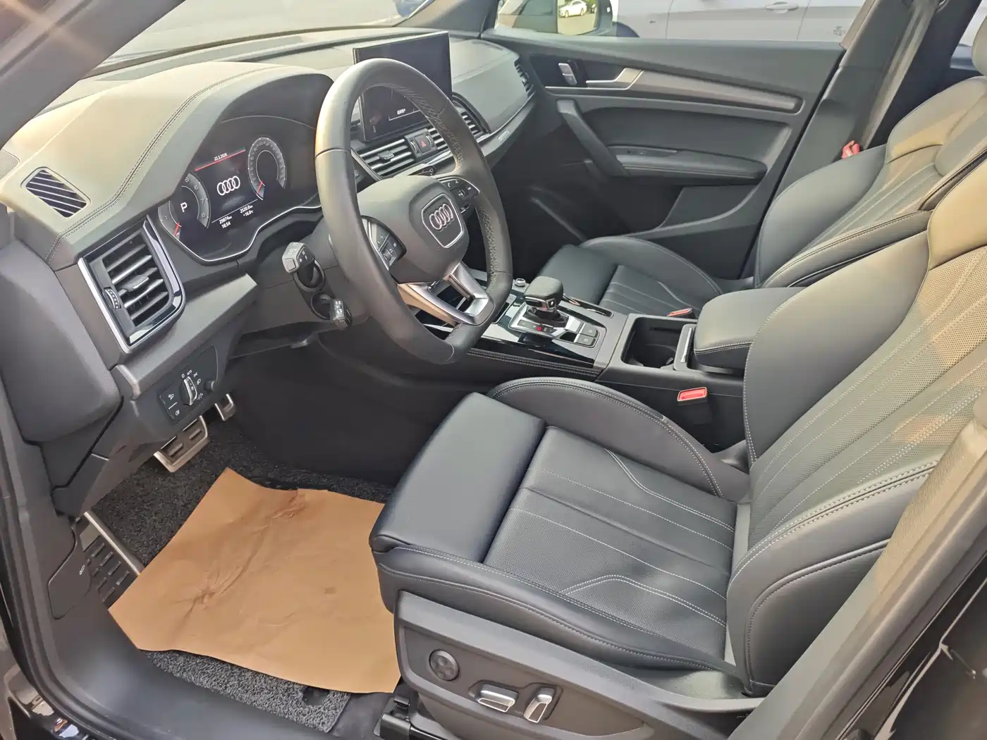 Audi Q5L 2024 Model 40 TFSI Luxury Dynamic фото 4