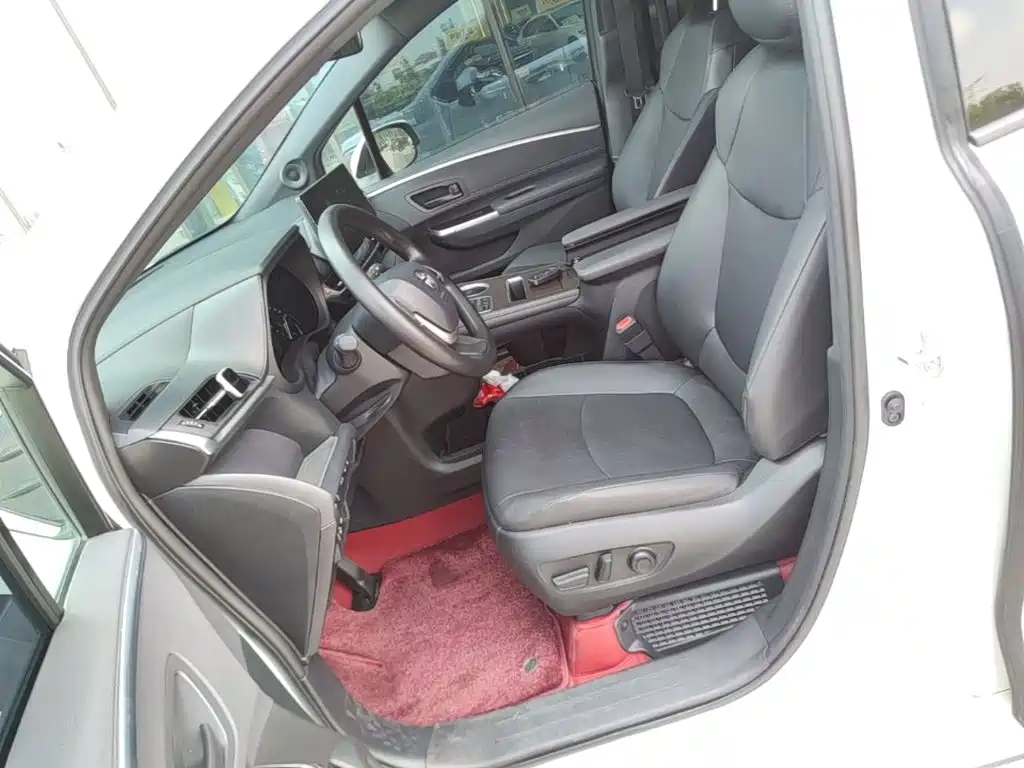 Фото 15 - Toyota Granvia