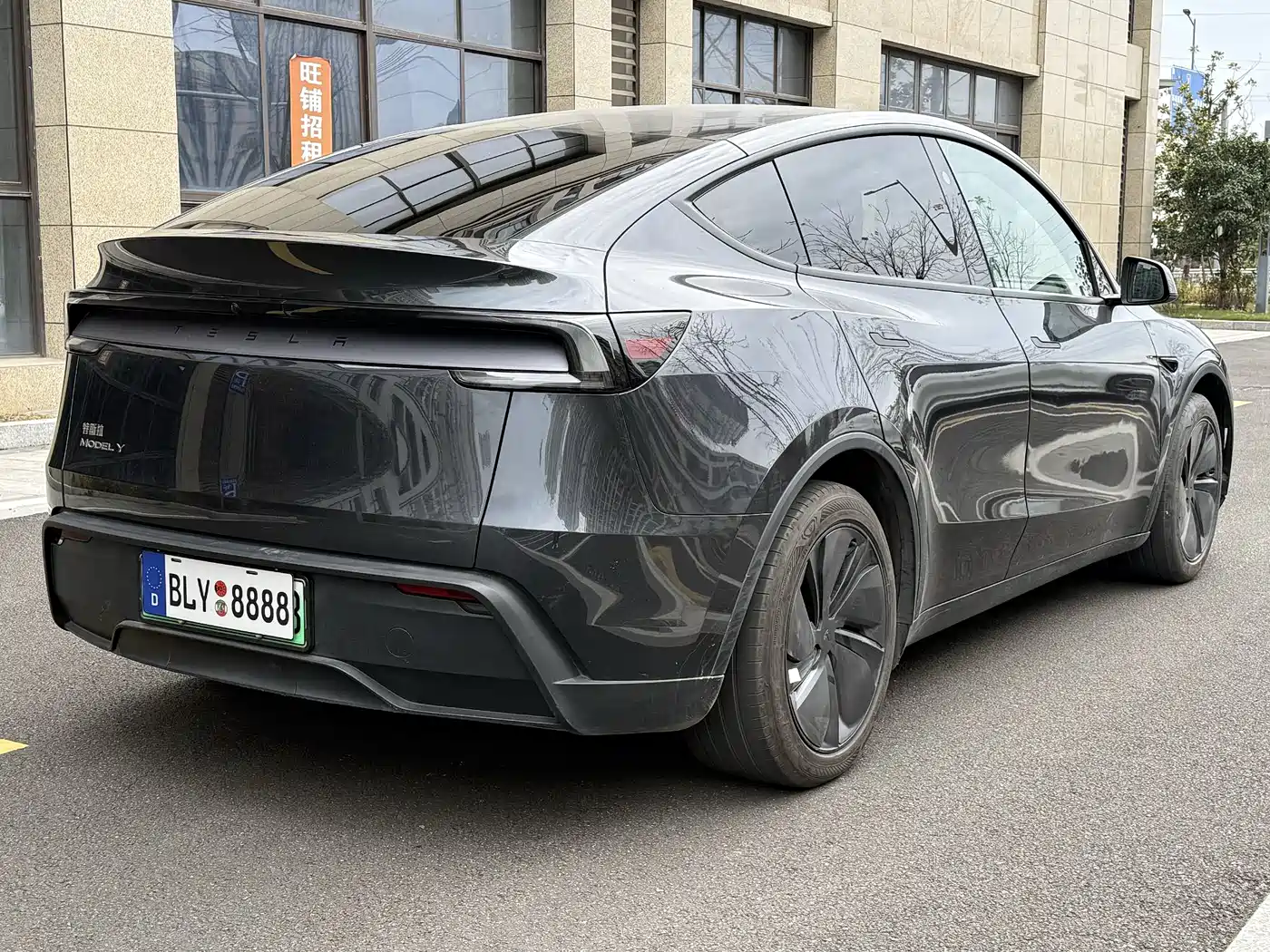 TESLA MODEL Y