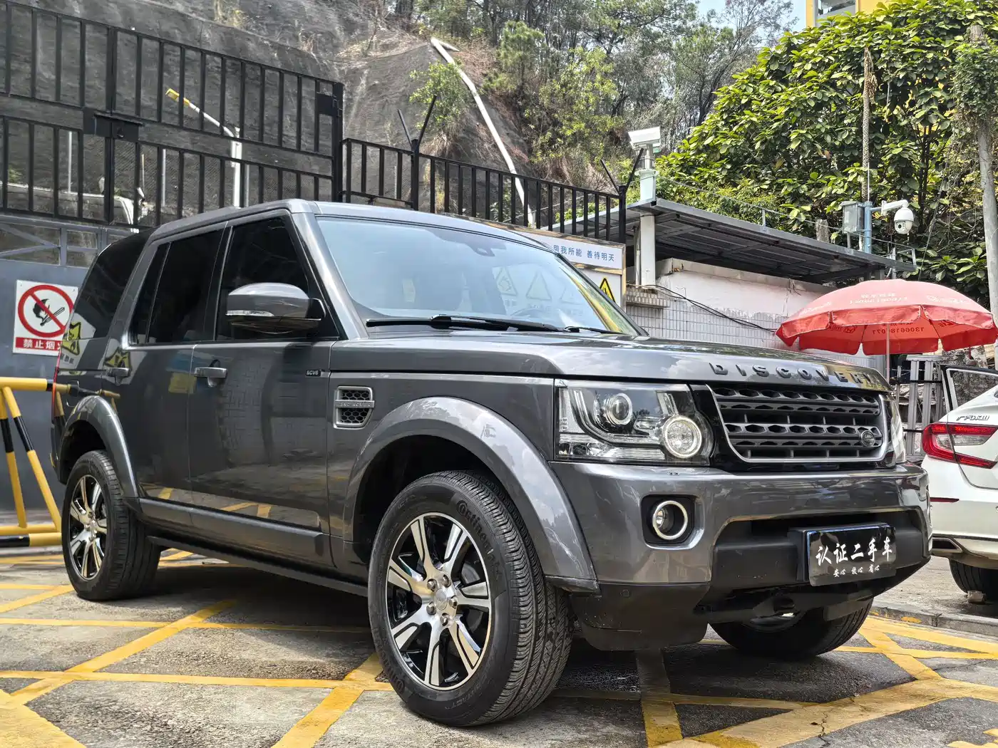 Land Rover Discovery 2015 3.0 SC V6 SE фото 3