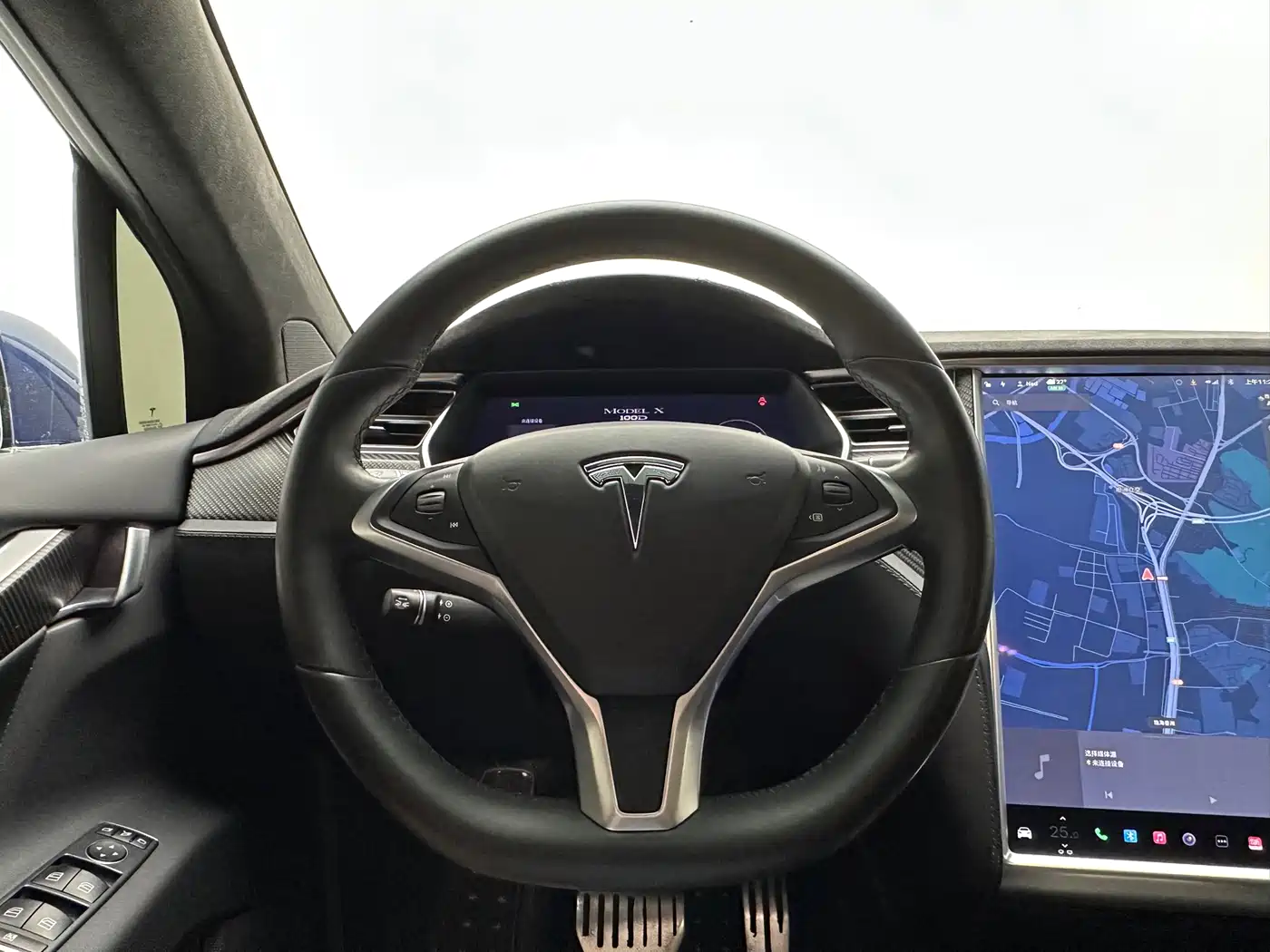 TESLA MODEL X