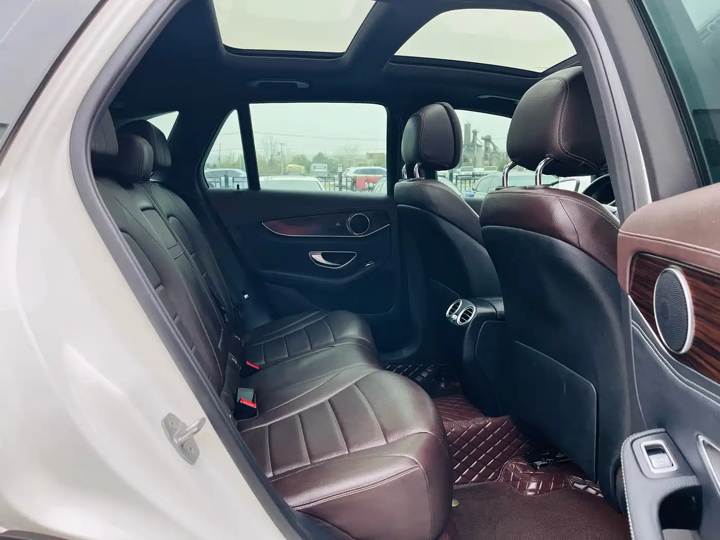 Mercedes-Benz GLC 2018 GLC 260 4MATIC Luxury фото 14