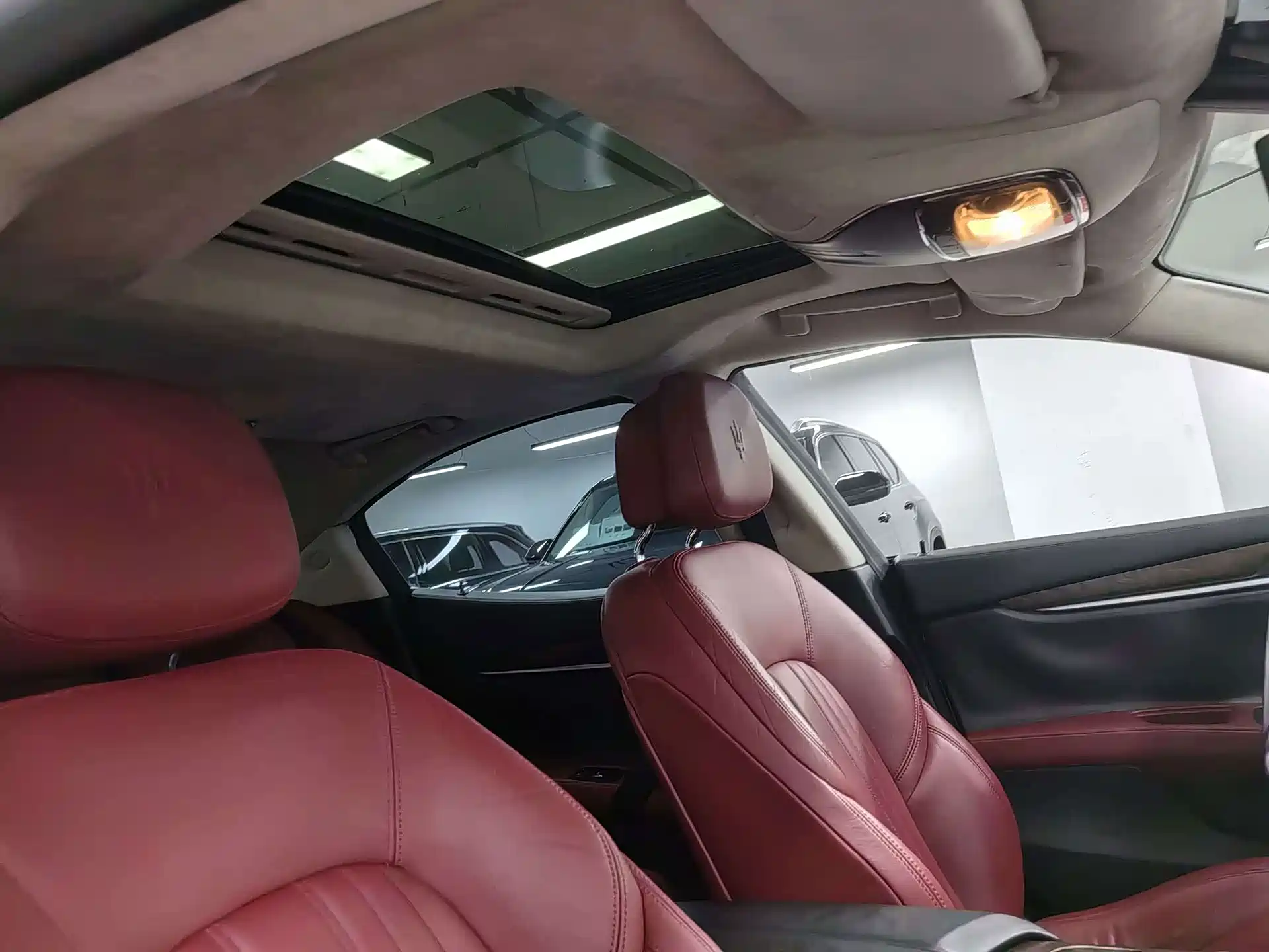 Photo 13 - Maserati Ghibli