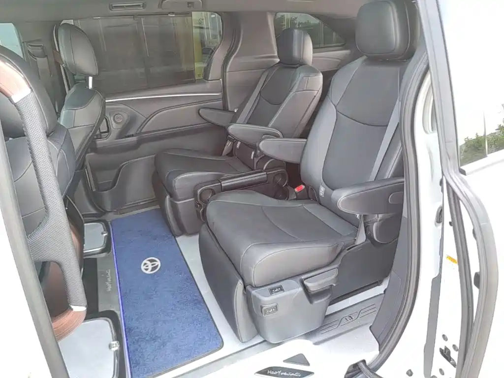 Toyota Granvia 2025 2024 2.5L Hybrid Luxury