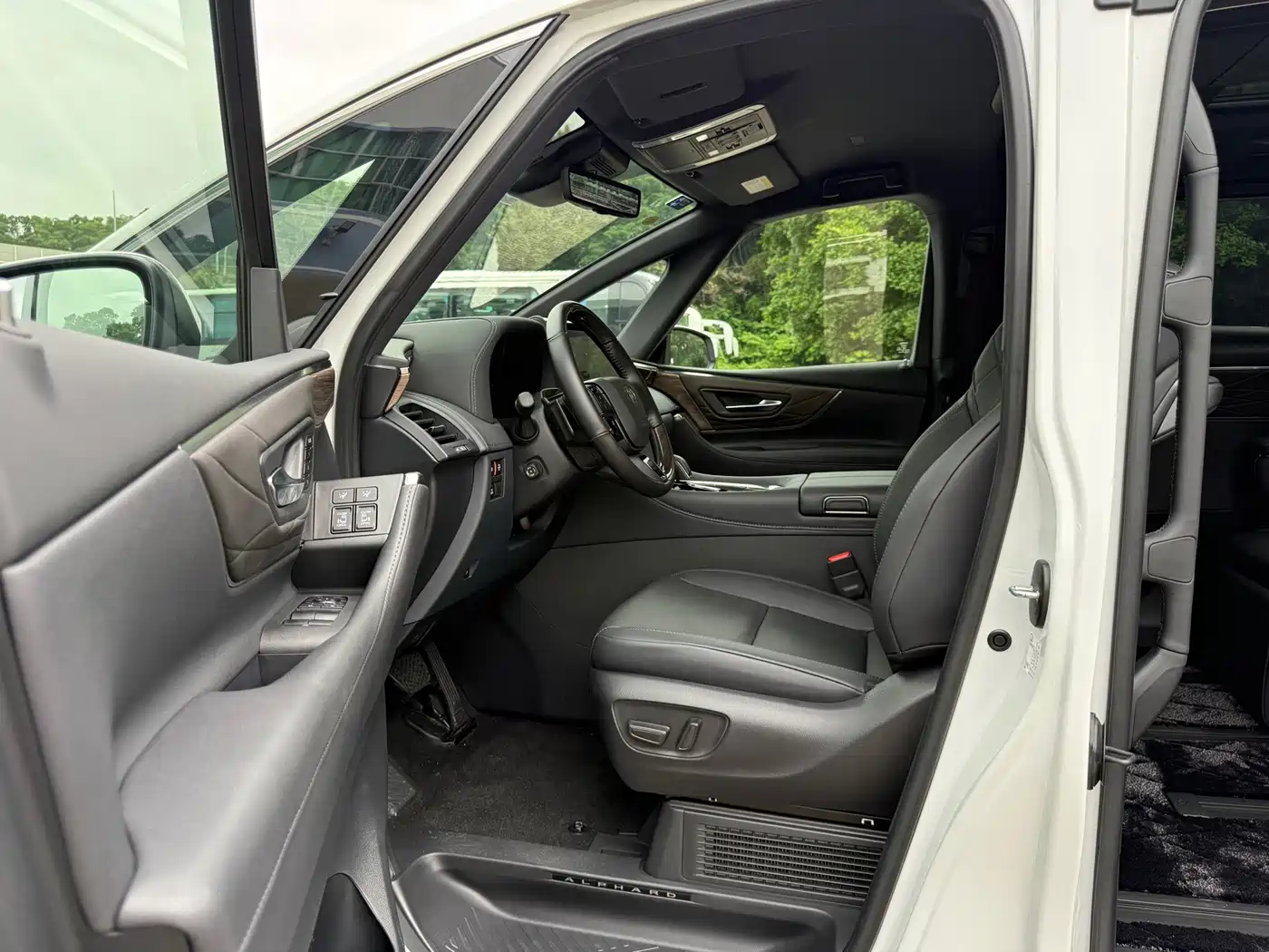 Toyota Alphard 2026 2024 Hybrid 2.5L Ultimate Enjoyment Edition
