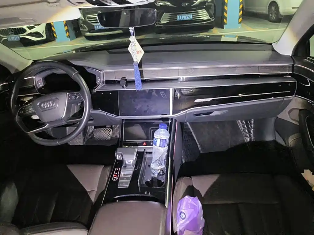Фото 11 - Audi A8