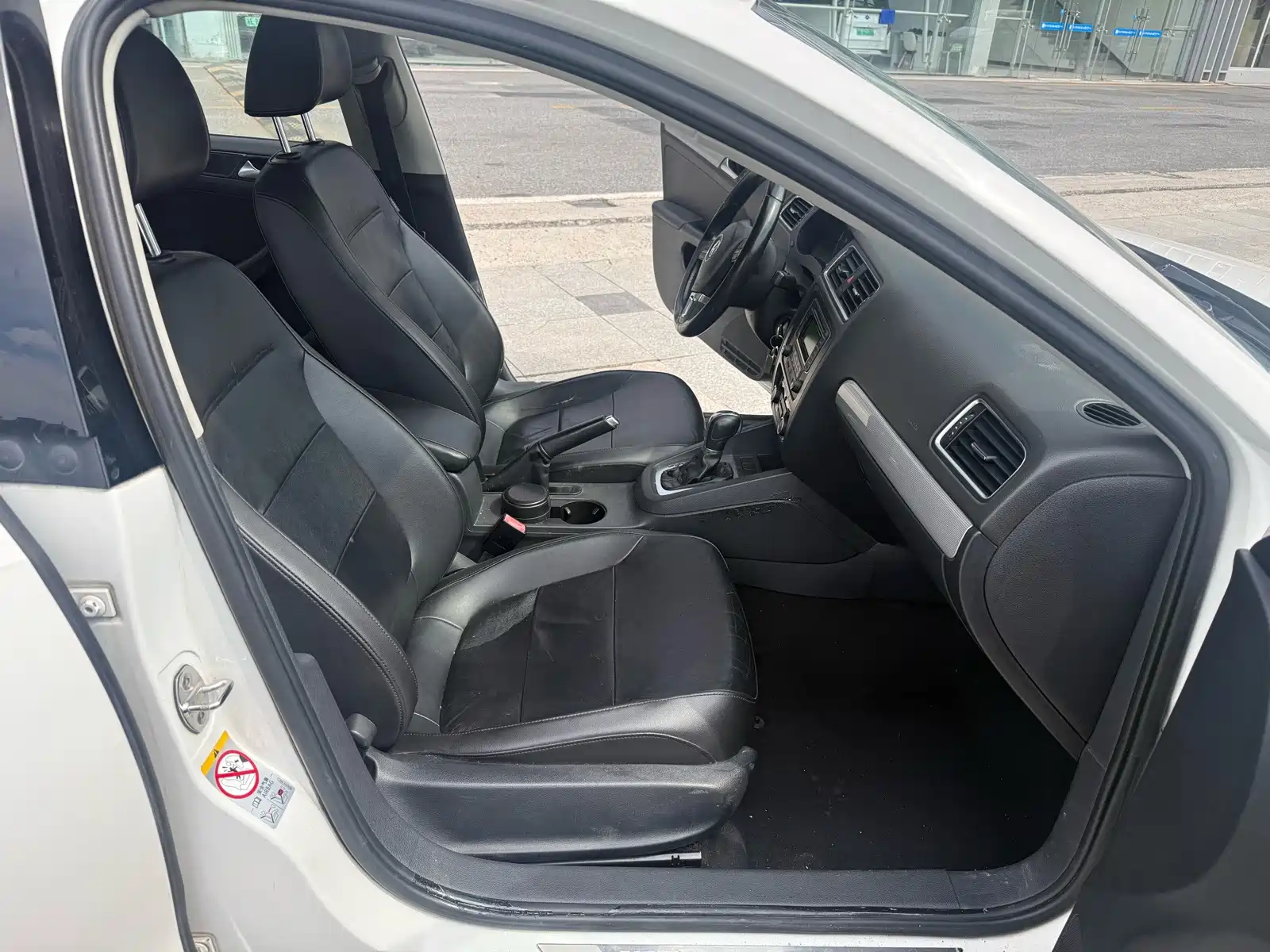 Photo 11 - Volkswagen Sagitar
