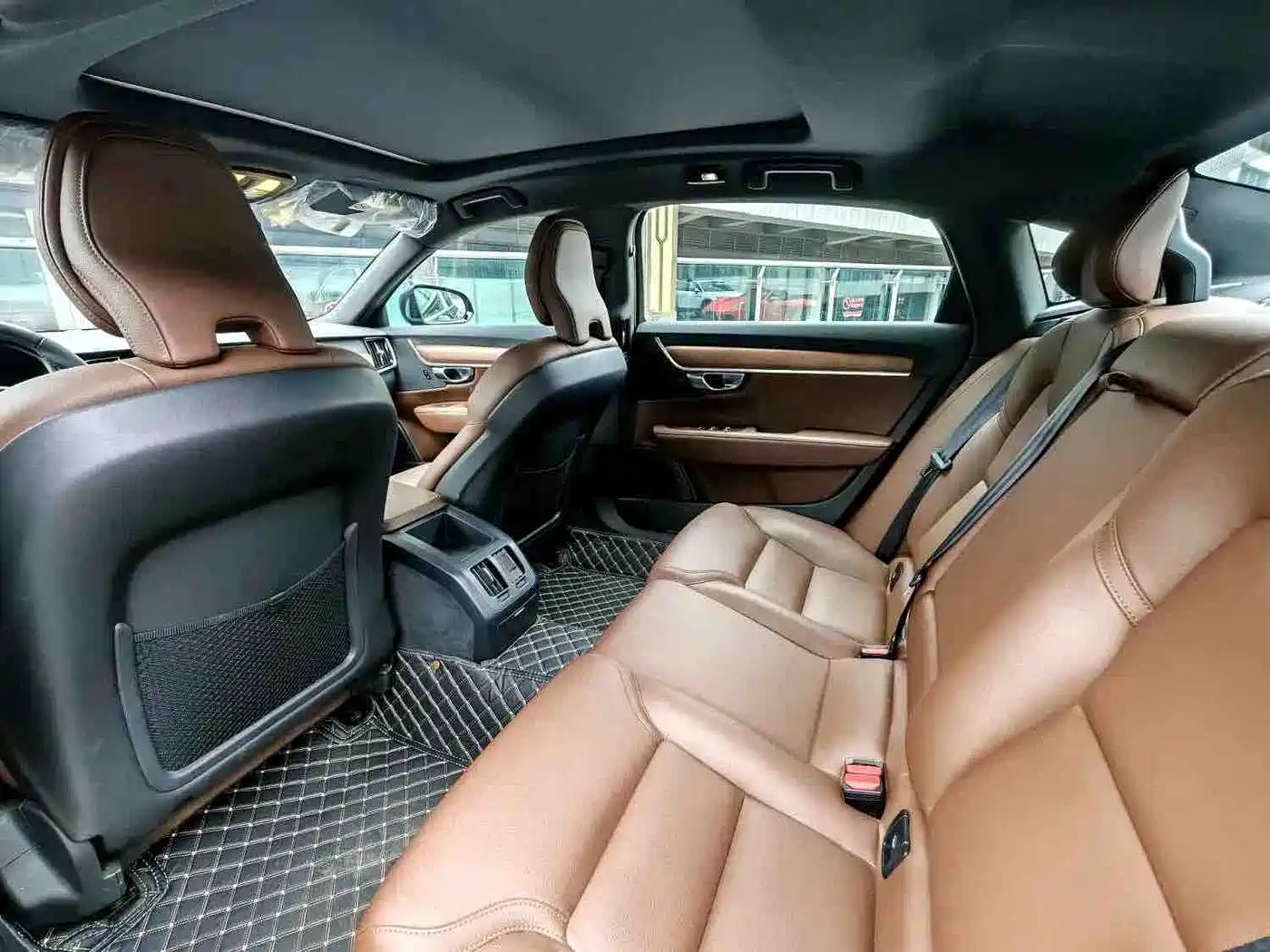 Фото 8 - Volvo S90