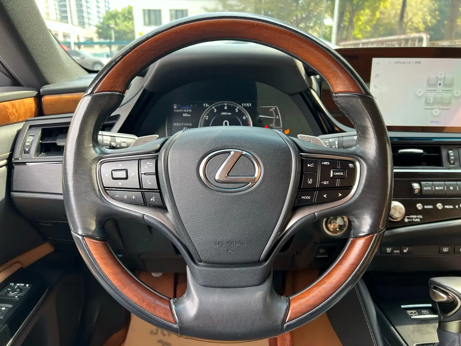 Фото 6 - Lexus ES