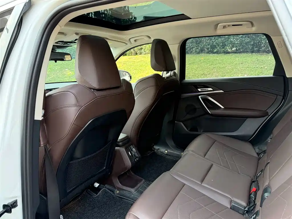 BMW iX1 2023 eDrive25L M Sport Package фото 9