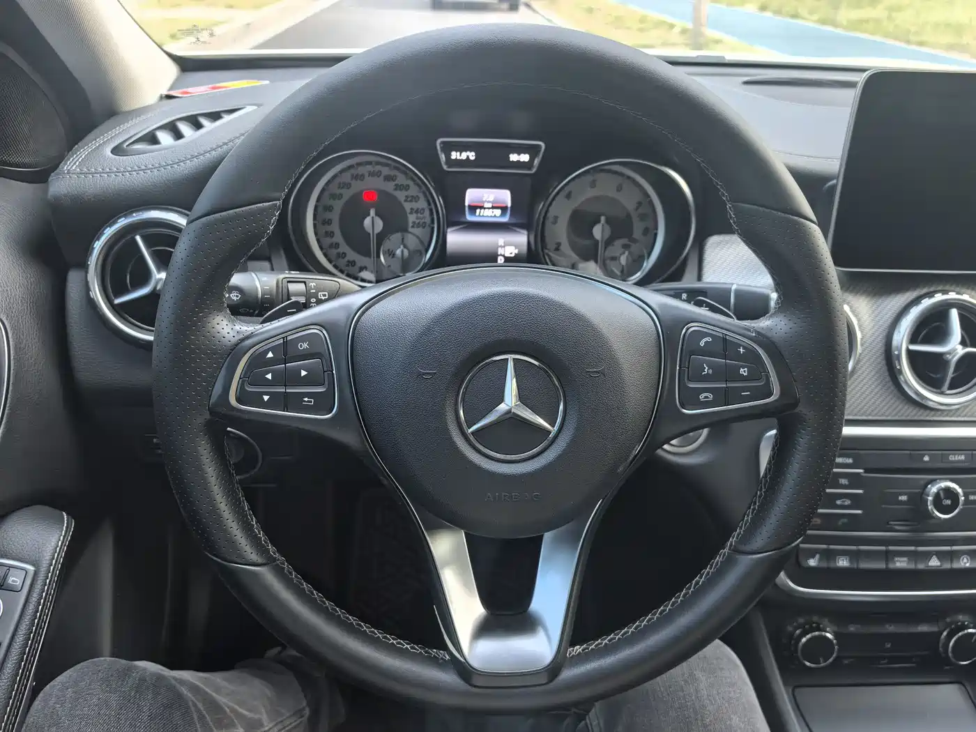 Mercedes-Benz GLA 2016 GLA 220 4MATIC Luxury фото 8