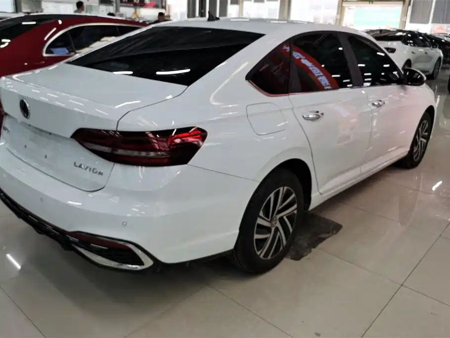 Volkswagen Lavida 2023 1.5L Automatic Starlight 5 Million Edition фото 3