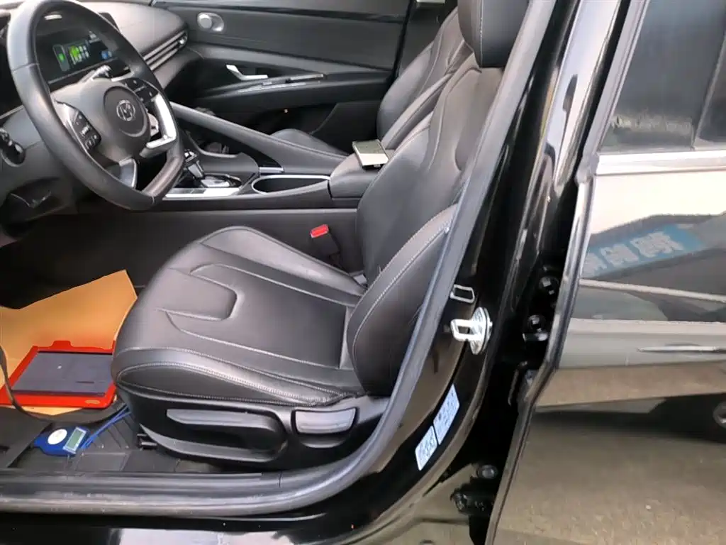 Hyundai Elantra 2021 1.5L CVT GLX Elite Edition фото 15