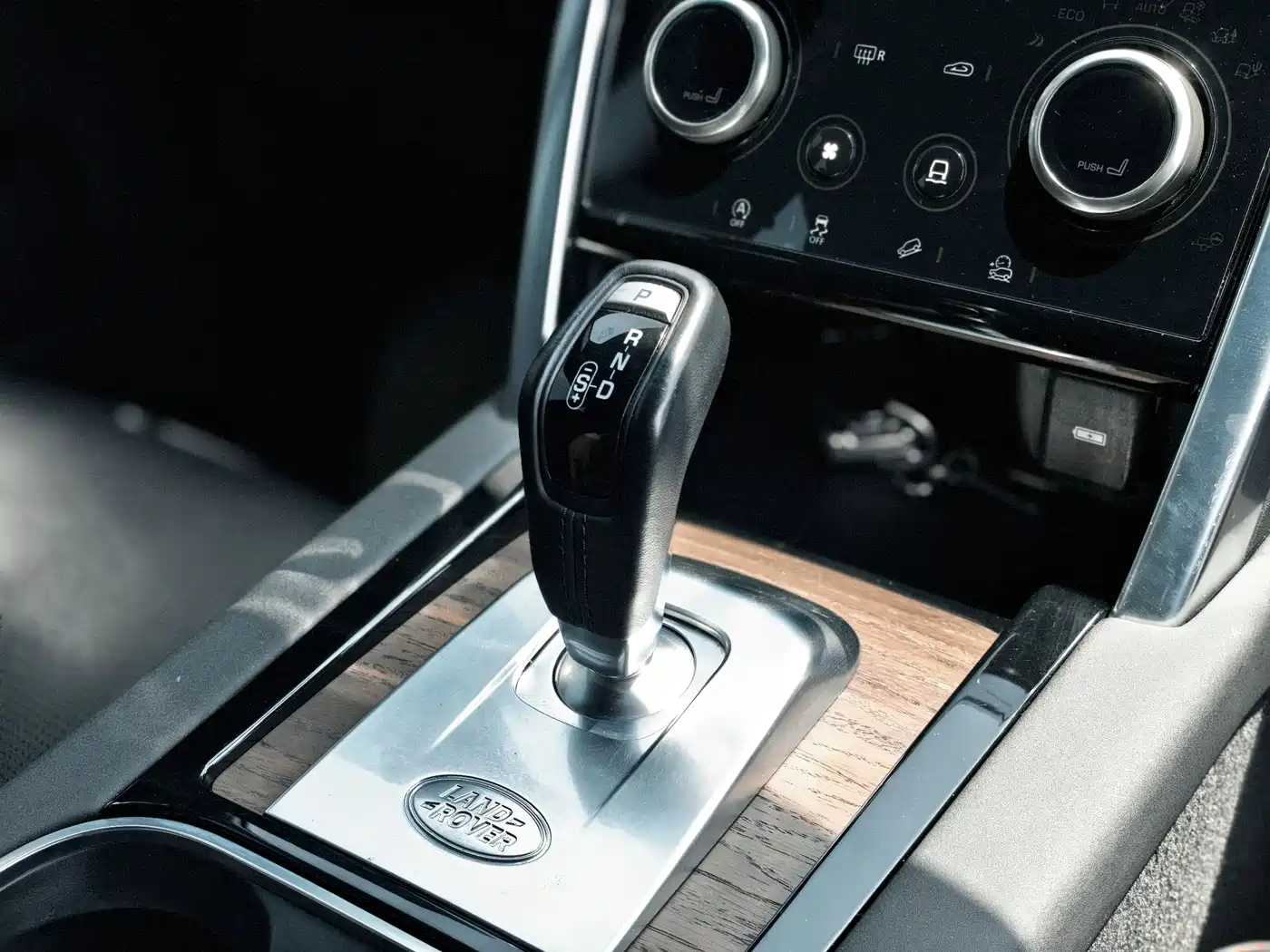 Land Rover Discovery Sport 2023 249PS R-Dynamic SE Performance Technology Version фото 14