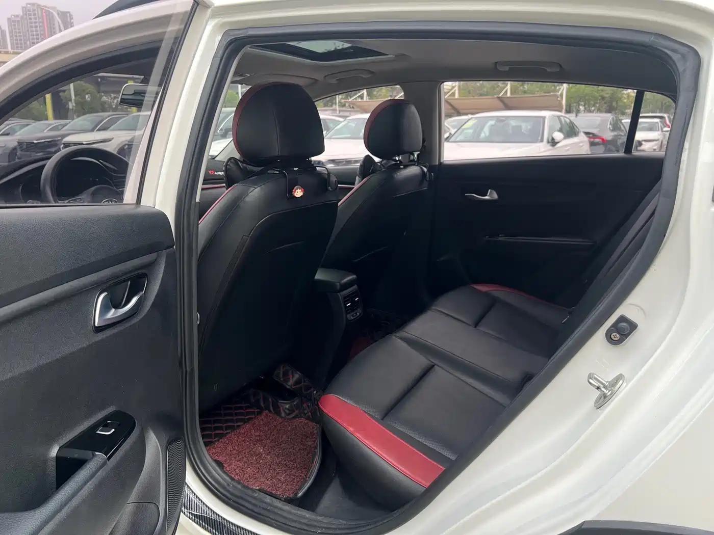 Kia KX CROSS 2018 1.6L Automatic Smart Sunroof Edition фото 8