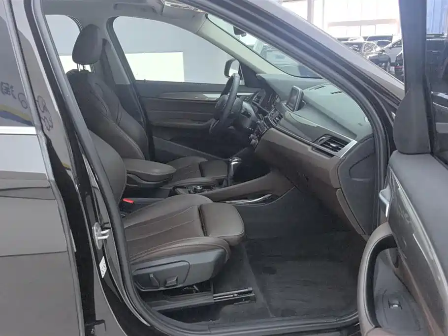 BMW X1 2019 sDrive18Li Premium Model фото 8
