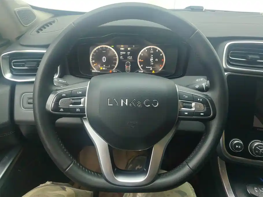 Lynk & Co 01 2019 2.0T 2WD Type Pro Version China VI фото 15